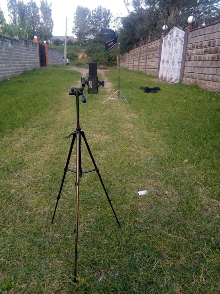 Using the Canon M50 with a smartphone as a remote trigger.
