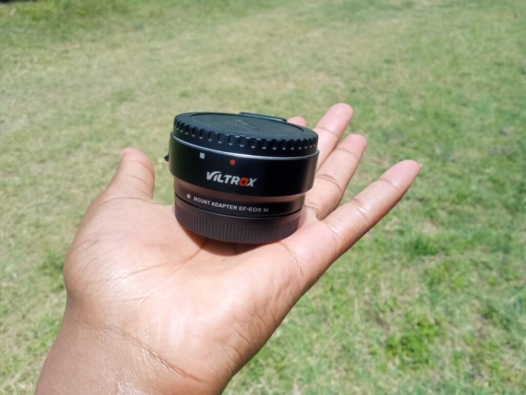 This picture shows the Viltrox EF-EOS M mount adapter